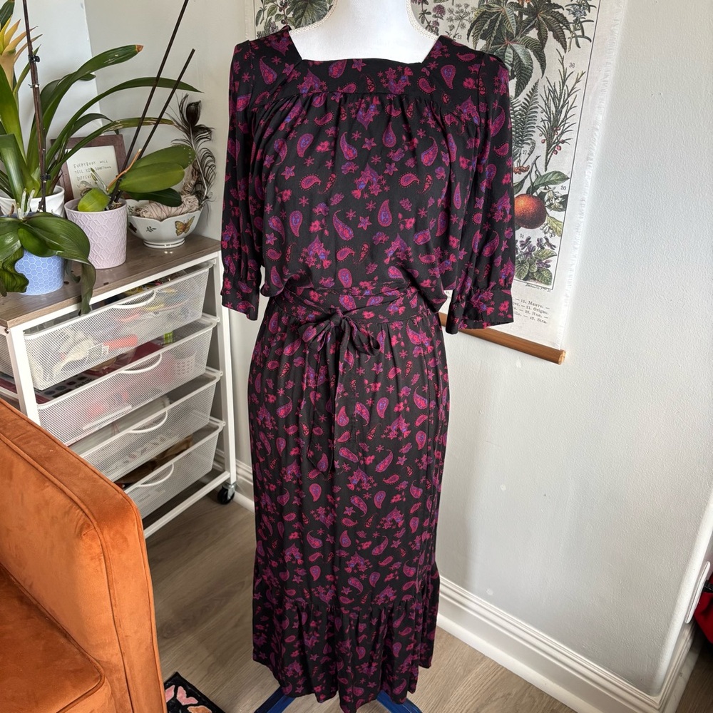 Elegant Black and Pink Patterned Skirt/Top Set Small
